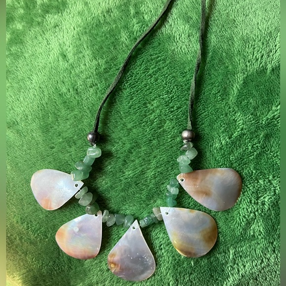 Mother of Pearl & Jade Shell Necklace - Picture 3 of 4